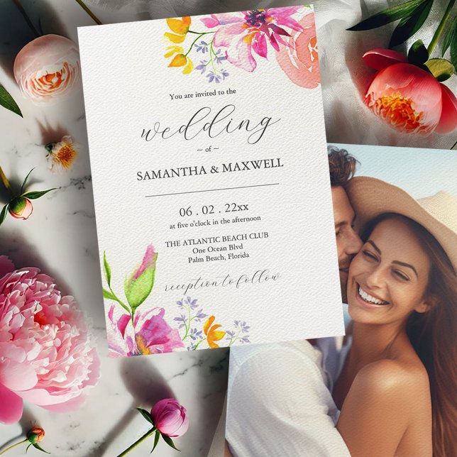 Invitaciones a la boda de una foto floral rosa en  (Bold floral wedding invitations with photo watercolor art by Victoria Grigaliunas of Do Tell A Belle)