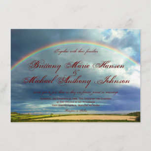 Invitaciones a la boda del Arcoiris sobre campos d