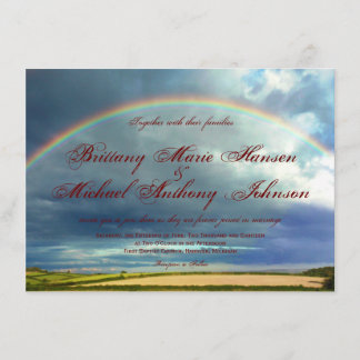 Invitaciones a la boda del Arcoiris sobre campos d