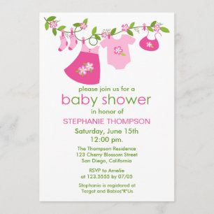 Invitaciones a la ducha de la ropa de bebé rosa