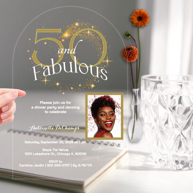 Invitaciones Acrílicas 50 y fabuloso cumpleaños foto única oro blanco (50 & Fabulous Elegant Gold Glitter White Script Clear Acrylic Invitation)