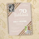 Invitaciones Acrílicas 70 y Fabulous Gold Purpurina 2 Photo 70th Birthday<br><div class="desc">70 y Fabuloso Purpurina de oro 2 Invitaciones acrílicas de Fiesta de sorpresa de cumpleaños 70. Moderna y elegante invitación de cumpleaños negra y falsa purpurina de oro para ella. Añade tus fotos - puedes usar una foto antigua y una nueva. Puede cambiar todo el texto.</div>