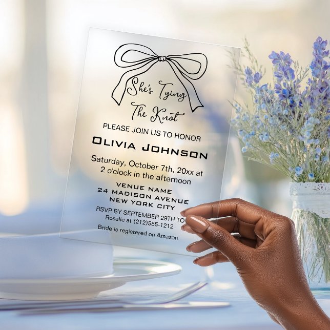 Invitaciones Acrílicas Amarramiento moderno en la ducha de novias Black B (Modern Tying the Knot Black Bow Bridal Shower Acrylic Invitations)