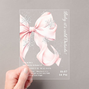 Invitaciones Acrílicas Bebé con lazo rosa Es frío afuera Ducha de bebé