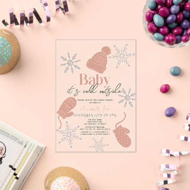 Invitaciones Acrílicas Bebé está frío fuera del Baby Shower de beanie ros (Insitu (Celebración))