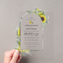 Boda con arco de girasoles y eucalipto