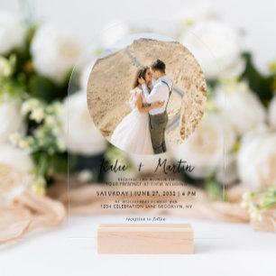 Invitaciones Acrílicas Boda de Arco de Foto Redondo Simple en Blanco y Ne