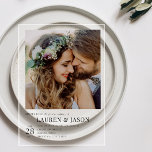 Invitaciones Acrílicas Boda fotográfico simple y moderno en blanco y negr<br><div class="desc">Tu historia de amor es única, y tu invitación a la boda debería reflejar todo su encanto. Esta moderna invitación fotográfica en blanco y negro está impresa en un acrílico impresionante, que ofrece la posibilidad de elegir un acabado transparente o escarpado. El acrílico añade un toque contemporáneo de sofisticación, elevando...</div>