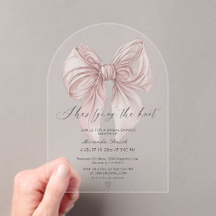 Invitaciones Acrílicas Bow rosado está atando la ducha nupcial