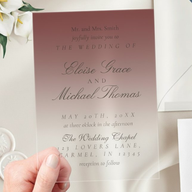 Invitaciones Acrílicas Elegante guion gradiente rojo arándano boda (Invite guests to your big day with this Elegant Script Gradient Wedding Acrylic Invitation!)