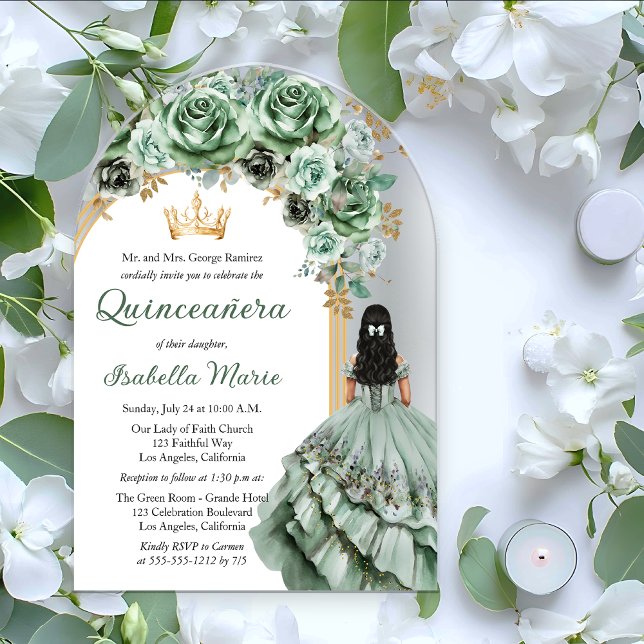 Invitaciones Acrílicas Elegante Rosa verde sabio Floral Quinceañera Fiest (Elegant Sage Green Rose Floral Princess-Theme Brunette Dk Haired Quinceañera Acrylic Invitation)