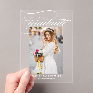 Invitaciones Acrílicas Foto de Graduación con Caligrafía Elegante Blanca