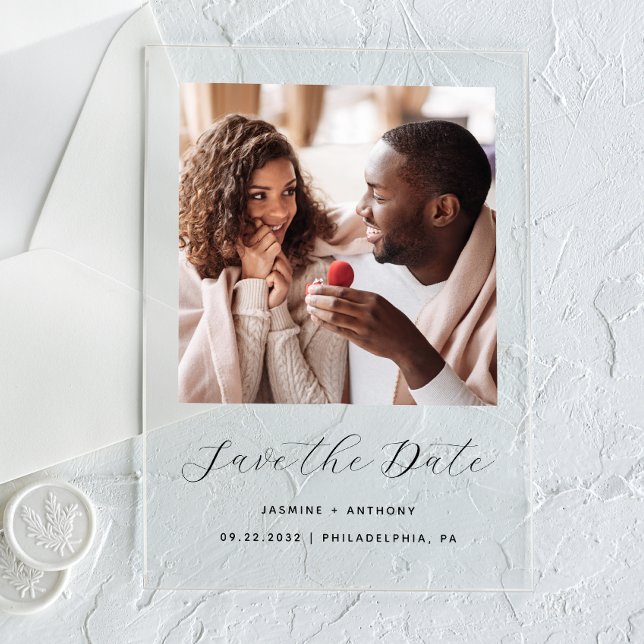 Invitaciones Acrílicas Foto mínima Boda con guión negro Guardar la fecha (Subido por el creador)