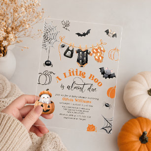 Invitaciones Acrílicas Little Boo está por llegar Ropa de niño para bebé 