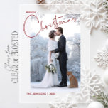 Invitaciones Acrílicas Minimalista moderno Feliz Navidad Nueva foto<br><div class="desc">Celebra tu primera Navidad en pareja con un elegante y sofisticado saludo que captura la magia de la temporada. Este diseño, que presenta una impresionante fotografía de los recién casados en un helado telón de fondo invernal, resume la esencia del romance y la alegría festiva. El dramático y elegante guión...</div>