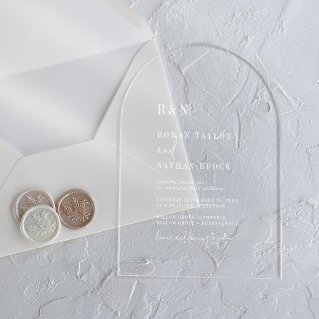 Invitaciones Acrílicas Moda moderna Monograma Arco blanco Boda Rústico (Modern Chic Monogram White Arch Rustic Wedding Acrylic Invitations)