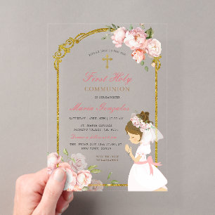 Invitaciones Acrílicas Niña rezando oro primera comunión cabello rizado