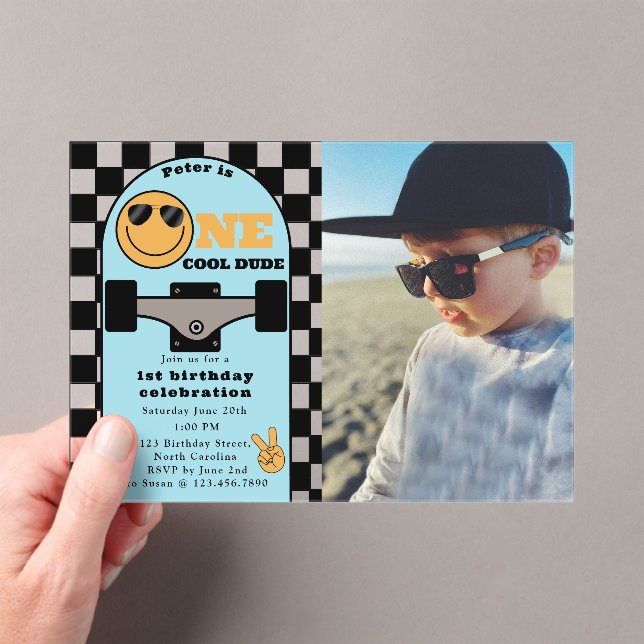 Invitaciones Acrílicas One Cool Dude 1st First Birthday Skateboard Photo (Insitu (portátil))