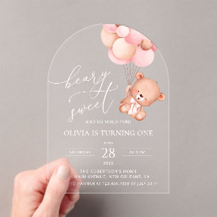 Invitaciones Acrílicas Oso bebé, globos rosados, primer cumpleaños