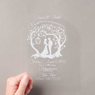 Invitaciones Acrílicas Pareja de boda elegante enmarcada en árbol blanco