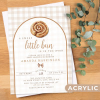 Pequeño y dulce bollo en el Baby Shower neutral de