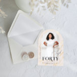 Invitaciones Acrílicas Revista moderna y elegante | 40.ª foto de cumpleañ<br><div class="desc">Celebre un hito con estilo y elegancia usando estas invitaciones acrílicas de fotos de 40 cumpleaños de la revista moderna y elegante. Diseñada para captar la atención, esta invitación rebosa sofisticación con su diseño inspirado en la revista, con una tipografía audaz y una foto personalizada del honor del cumpleaños. Imprimido...</div>