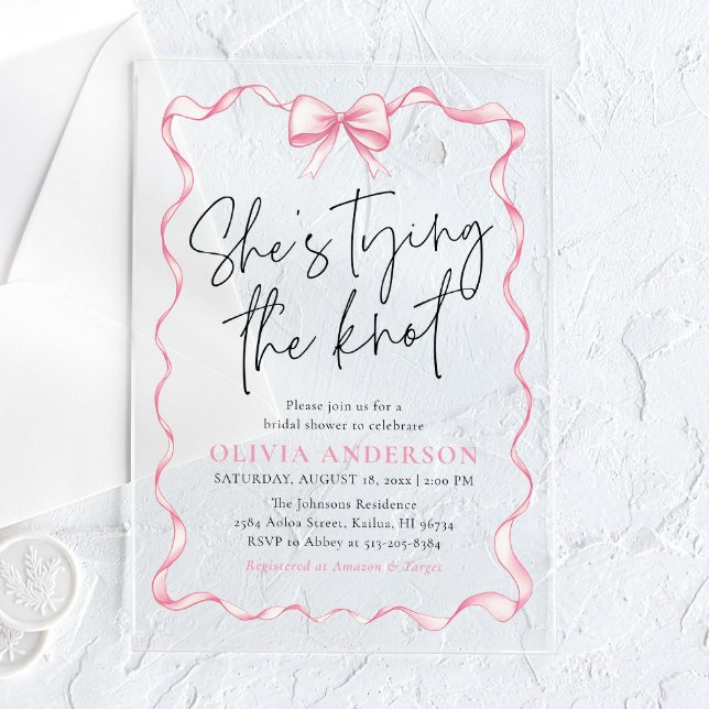 Invitaciones Acrílicas Rubor Pink Bow ella está atando la ducha nupcial (Subido por el creador)
