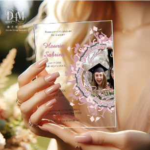 Invitaciones Acrílicas Silueta de graduada femenina rosa moderna con bord