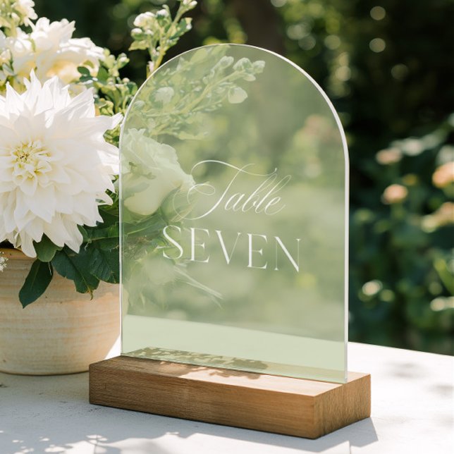 Invitaciones Acrílicas Tabla de Bodas verdes de arca de salvia acrílica s (Arch Acrylic Sage Green Wedding Table Seven Number Invitations)
