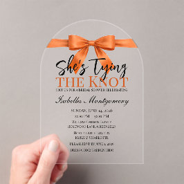 Invitaciones Acrílicas Tema de Ella Está Anudando el Lazo Naranja