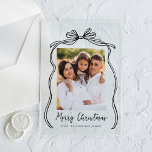 Invitaciones Acrílicas Vintage Black Bow Merry Christmas Photo<br><div class="desc">Celebre la temporada de fiestas con esta tarjeta de Navidades acrílicos, que incluye la foto de su familia, bellamente enmarcada por una flor negra festiva y una cinta sobre un fondo acrílico helado o transparente. El elegante saludo "Feliz Navidad" está escrito en un encantador guión escrito a mano en negro,...</div>
