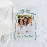 Invitaciones Acrílicas Vintage Green Bow Merry Christmas Photo<br><div class="desc">Celebre la temporada de fiestas con esta tarjeta de Navidades acrílicos, que incluye la foto de su familia, bellamente enmarcada por una reverencia verde festiva y una cinta sobre un fondo acrílico helado o transparente. El elegante saludo "Feliz Navidad" está escrito en un encantador guión escrito a mano verde, añadiendo...</div>