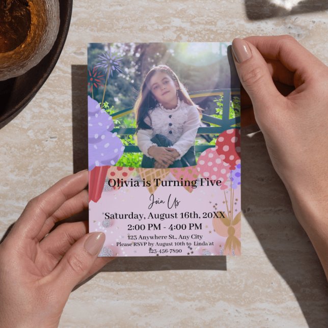 Invitaciones al cumpleaños de la foto blanca de Pe (Peachy White Photo Birthday Invitations - Cute Girly Floral)