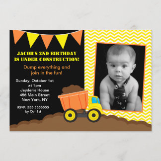 Invitaciones al cumpleaños de la foto de construcc