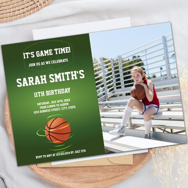 Invitaciones al cumpleaños del Baloncesto Verde co (Green Basketball Birthday Invitations with photo)