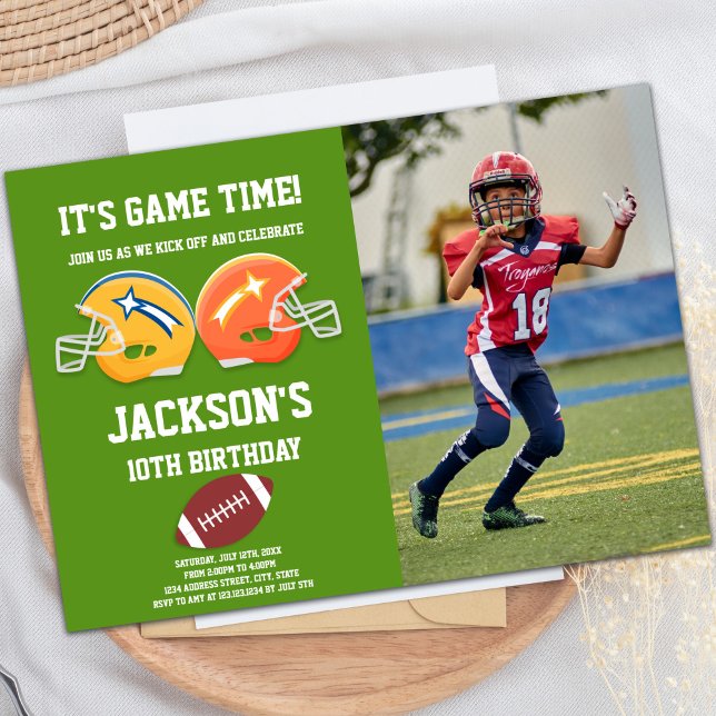 Invitaciones al cumpleaños del fútbol verde con fo (Green Football Birthday Invitations with photo)