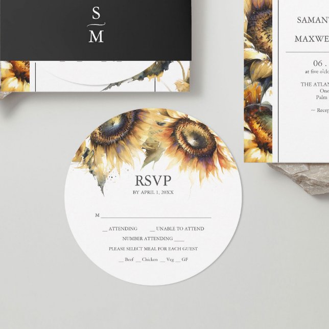 Invitaciones apilables de tarjetas RSVP de girasol (Stacked wedding invitations with rsvp rustic watercolor sunflower design by Do Tell A Belle.)