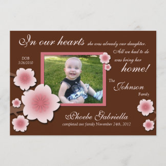 Invitaciones de adopción de color rosa y marrón