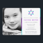 Invitaciones de Bat Mitzvah | Púrpura   Verde azul<br><div class="desc">Fotografía única y moderna invitaciones a Bat Mitzvah. Personalice en línea la foto de su hija y los detalles de Mitzvah. Diseño estrella de David con modernos acentos morados,  verde azulados y plateados.</div>
