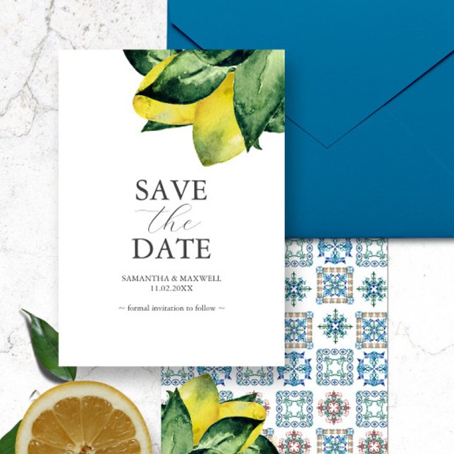 Invitaciones de bodas de destino italianas (Italian destination wedding save the date card features watercolor lemons with Amalfi tile pattern. )