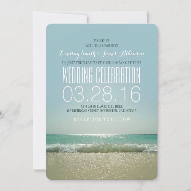Invitaciones de bodas de playa modernas con mar ve (Anverso)