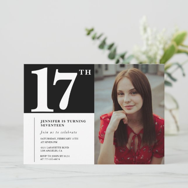 Invitaciones de cumpleaños 17 negras Modernas Chic (Anverso de pie)