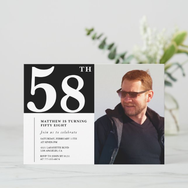 Invitaciones de cumpleaños 58 en foto blanco y neg (Anverso de pie)