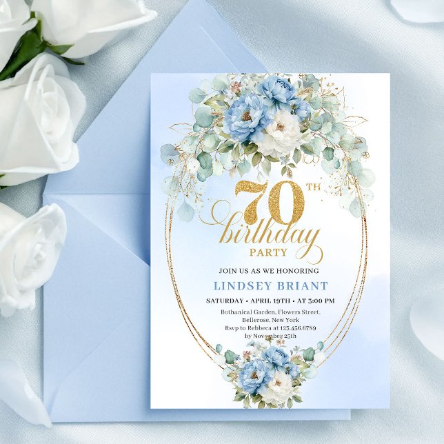 Invitaciones de cumpleaños 70 Elegantes Flores Azu (Elegant Pastel Blue Flowers 70th Birthday Invitation)