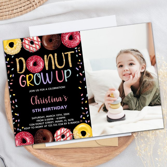 Invitaciones de cumpleaños a Donut con foto de col (Black Yellow Photo Donut Birthday Invitations)