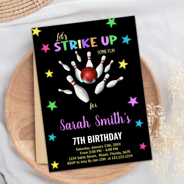 Invitaciones de cumpleaños a la bolera morada de l (Black Light Purple Bowling Birthday Invitations)
