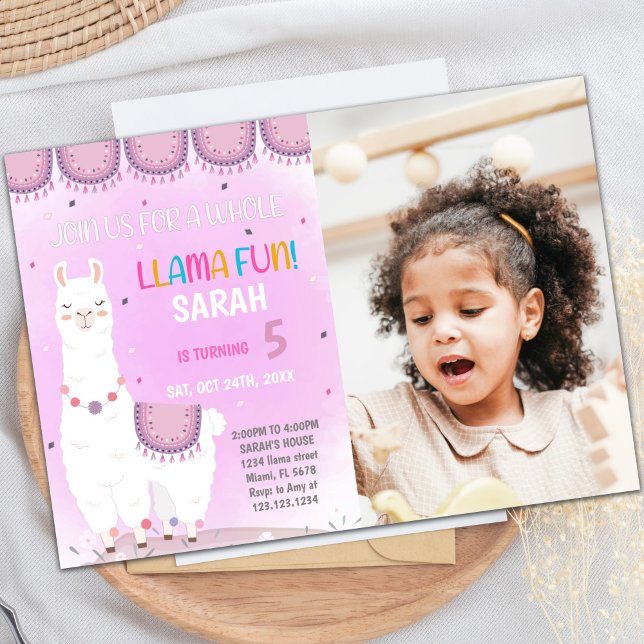 Invitaciones de cumpleaños a la llamada Purple Bac (Purple Back Llama Birthday Invitations with photo)