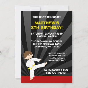Invitaciones de cumpleaños con cinturón amarillo d