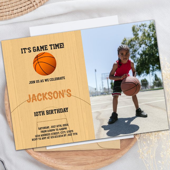 Invitaciones de cumpleaños de básquetbol marrón co (Brown Basketball Birthday Invitations with photo)