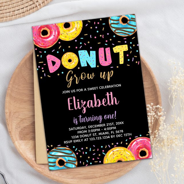 Invitaciones de cumpleaños de donut verde rosado a (Black Yellow Pink Green Donut Birthday Invitations)